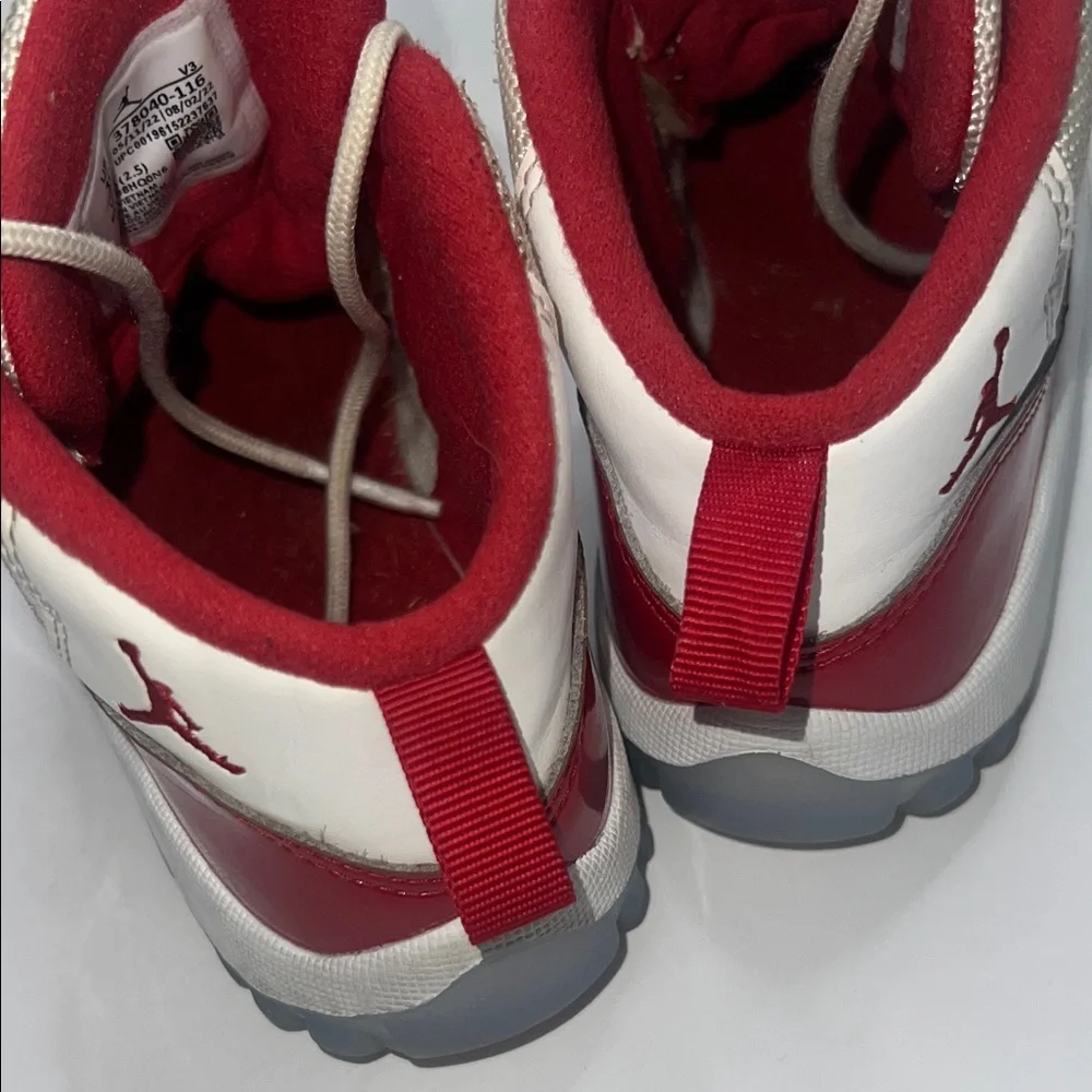 Kids Air Jordan Retro 11 Cherry Sneakers size 10C - Picture 4 of 7